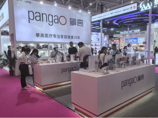 积极参展是攀高医疗推进内外市场的重要一环。记者林珍摄