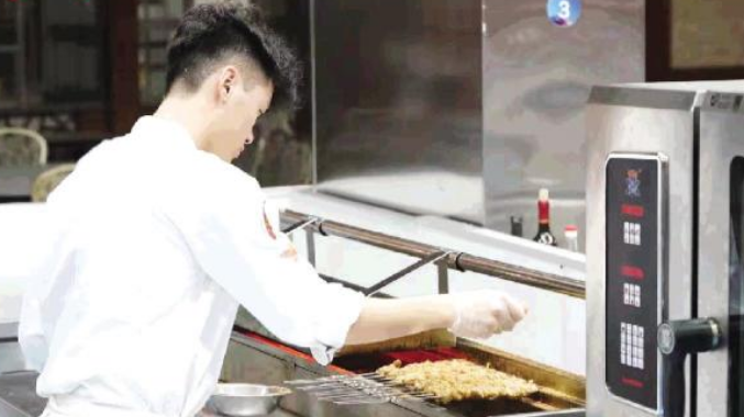 廣東出臺16項精準幫扶市場主體措施 免費為50萬餐飲服務者提供培訓