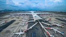 深圳机场逾八成航班实现廊桥登机 人机配合更精准