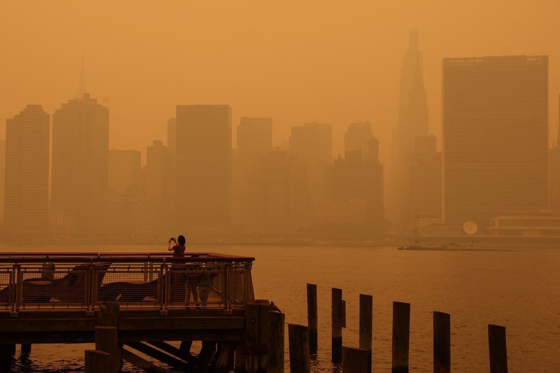 纽约被橙色烟雾笼罩