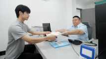 广州发出首张个体工商户“AI帮办”营业执照 广州发出首张个体工商户“AI帮办”营业执照