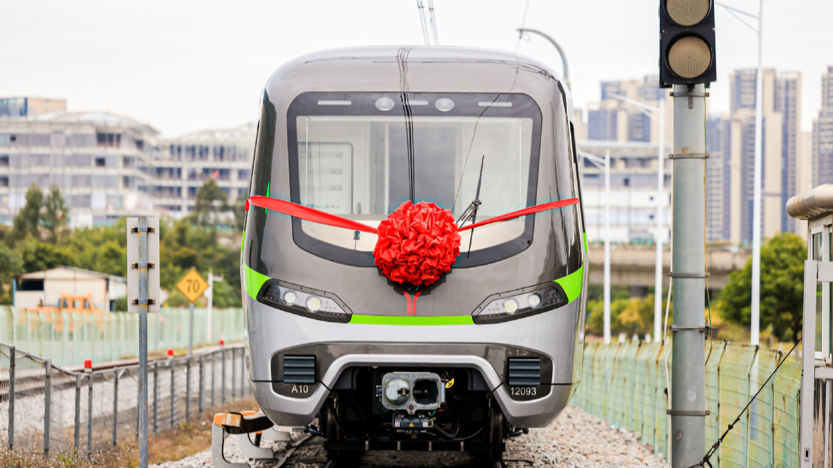 New tech-packed trains enhance Guangzhou's urban transit