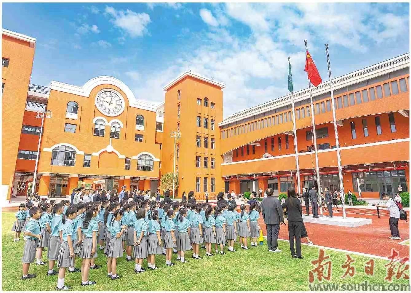 濠江中学附属横琴学校举行升旗仪式。南方日报记者 关铭荣 摄