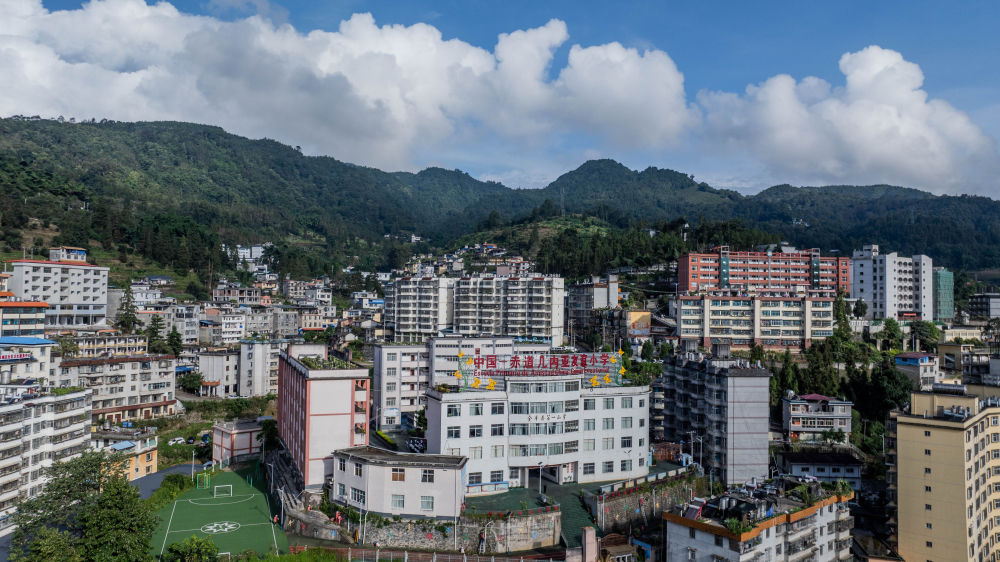 这是位于云南省金平县的中国-赤道几内亚友谊小学（无人机照片，2024年9月2日摄）。新华社记者 胡超 摄