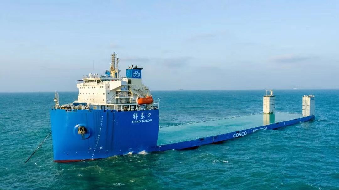 New semi-submersible shipping vessel begins operation in Guangzhou