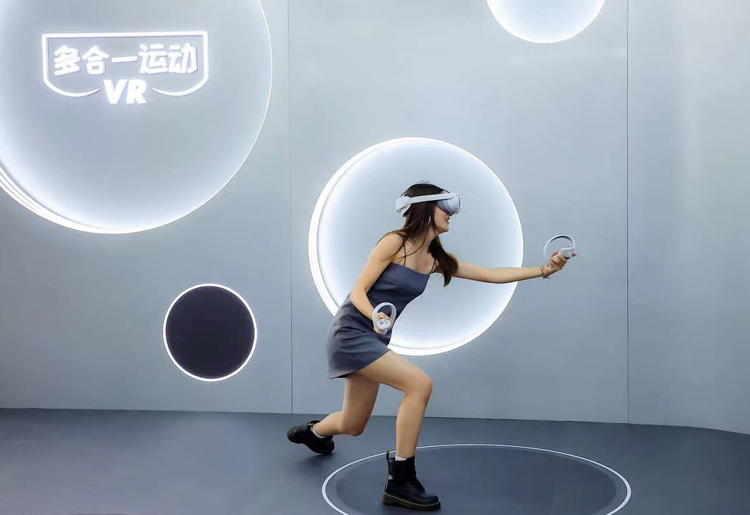 面"进行私教课程训练,还能体验包括乒乓球,拳击,瑜伽在内的多种vr运动