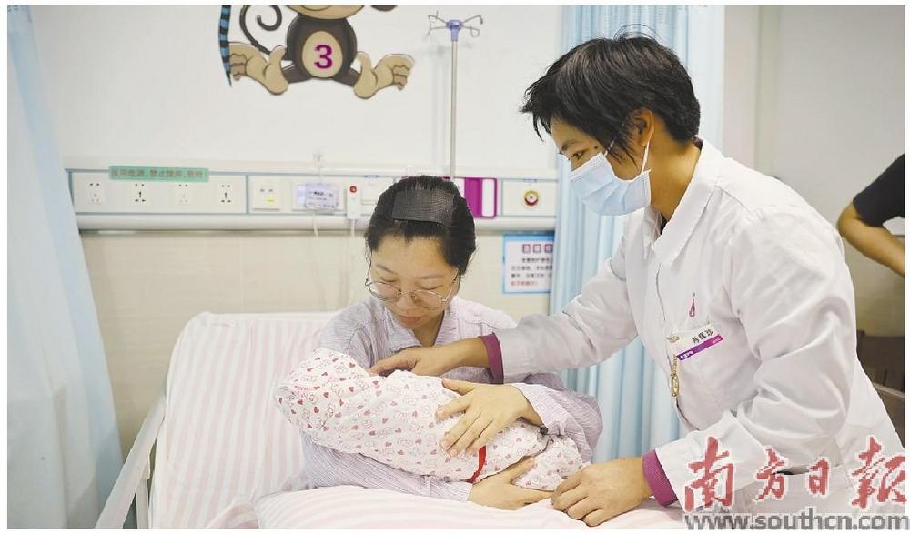 9月2日凌晨，在广东省人民医院珠海医院，一名宝宝顺利出生。南方日报记者 关铭荣 摄