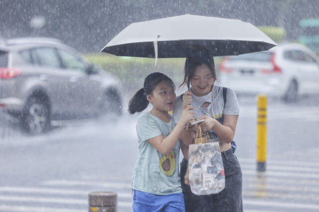 Super typhoon Saola forecast to land in East Guangdong Friday