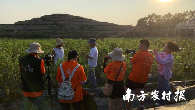 “乡村影像与网络传播”团队在观音阁镇的拍摄现场