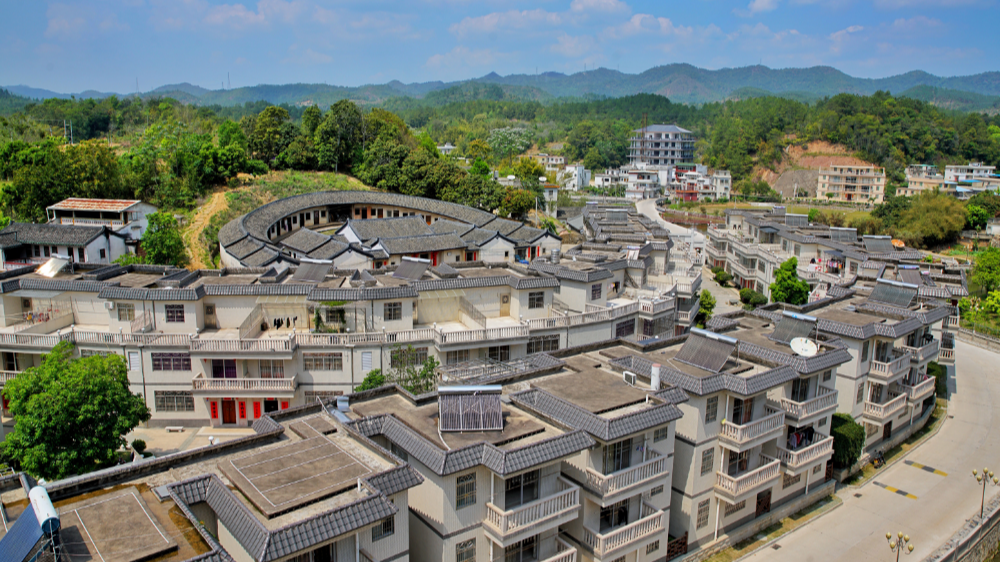 梅州市委常委会召开会议：认真学习宣传贯彻《习近平谈治国理政》第四卷