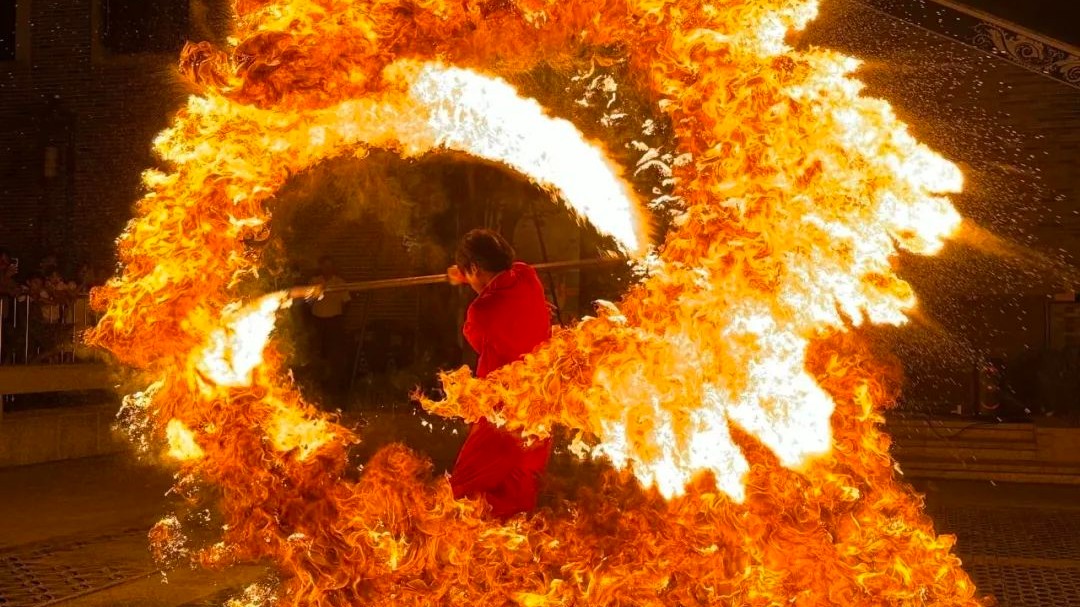 Witness a visual feast of fire in Guangzhou