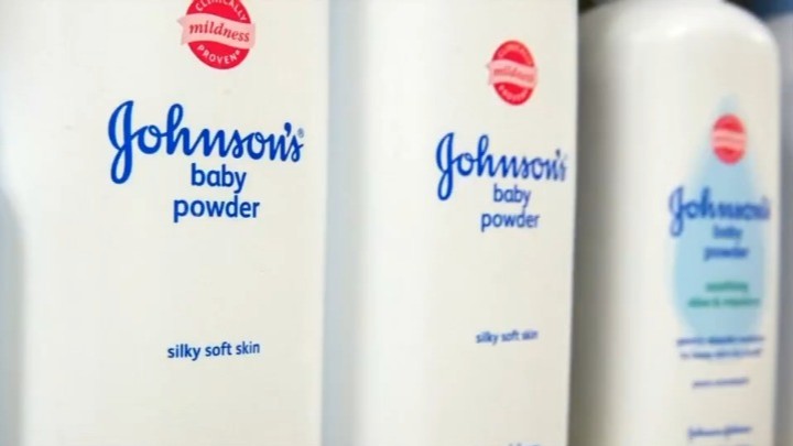 强生爽身粉致癌案判赔女子约110亿元