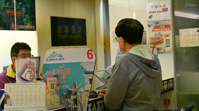 恢复通关满月｜香港居民回乡证换证受理量增加至每天5300个