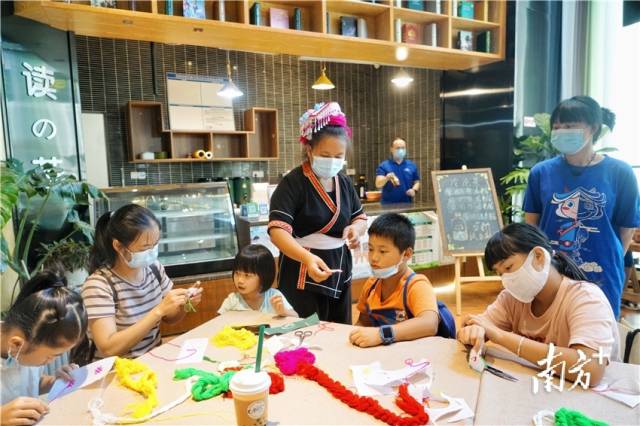 2022南国书香节清远分会场，设有非遗文化主题的手工作坊。梁素雅 摄
