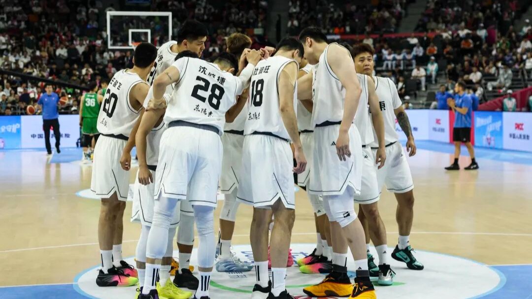 广东男篮92-73大胜辽宁队，与浙江队会师决赛