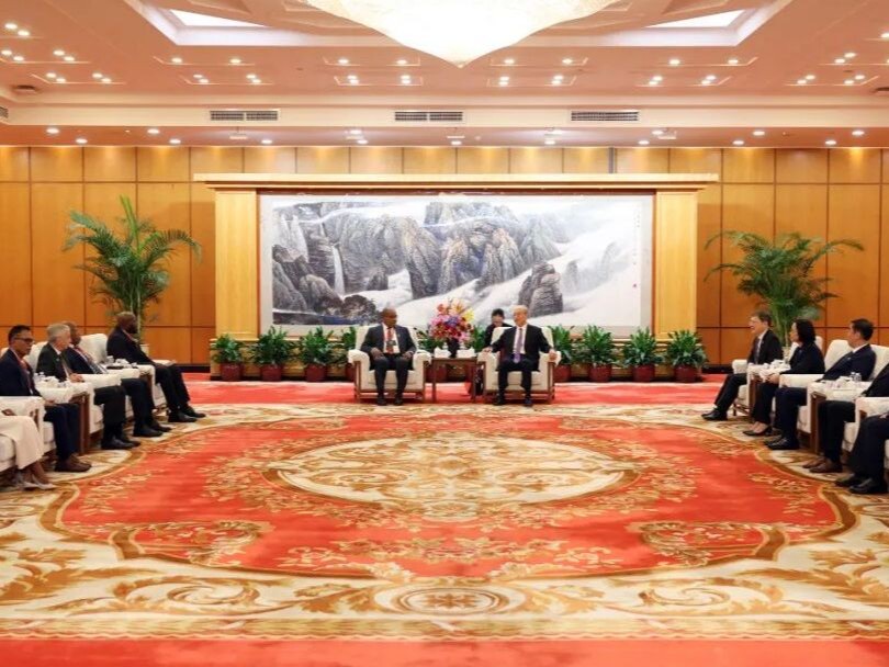 张军会见葡语国家和地区最高法院院长论坛代表团