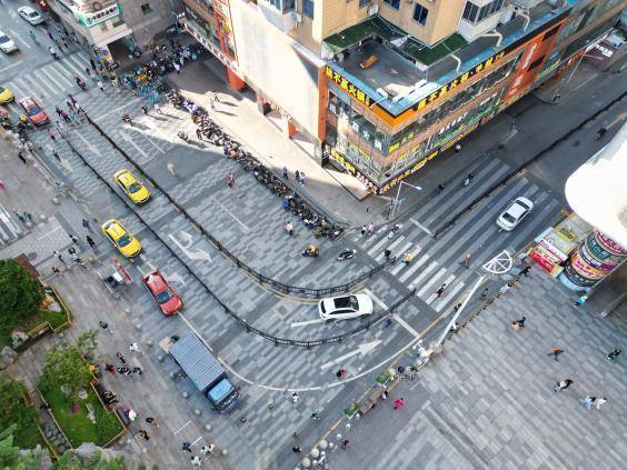 改造后交通秩序井然，效果显著。