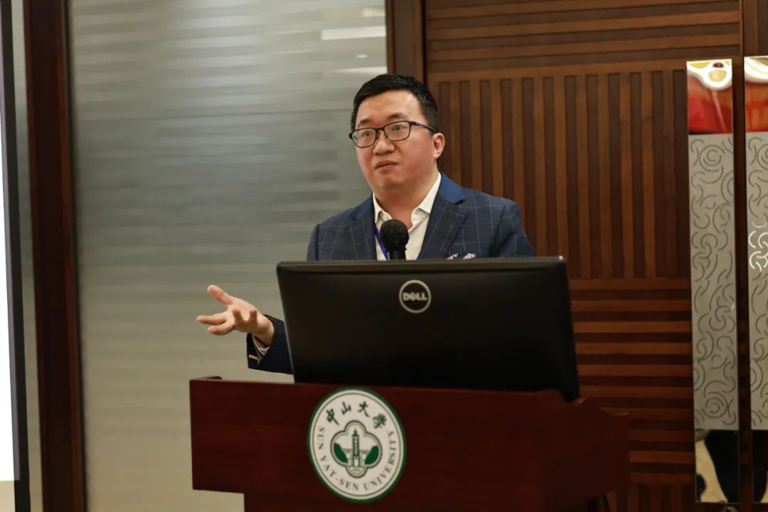 复旦大学全球传播全媒体研究院副院长、新闻学院张志安教授进行《宣传 治理 连接:县级媒体融合与社会功能再造》主题演讲。