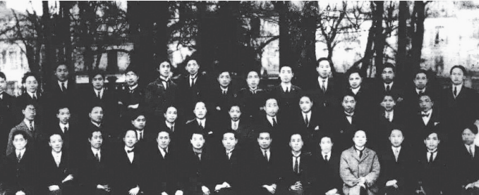 旅欧中国少年共产党第一次代表大会代表合影，前排左八为陈延年