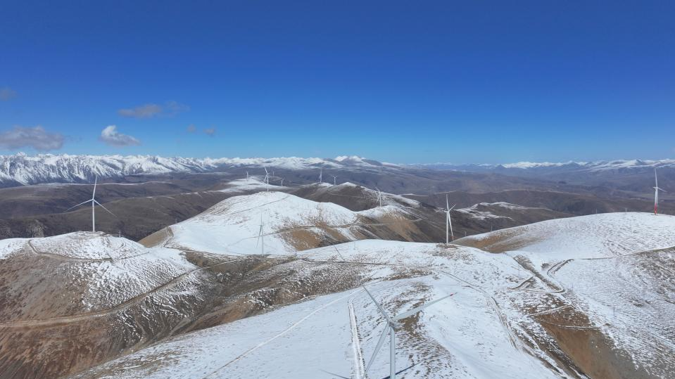 World's highest wind farm powers up clean energy development