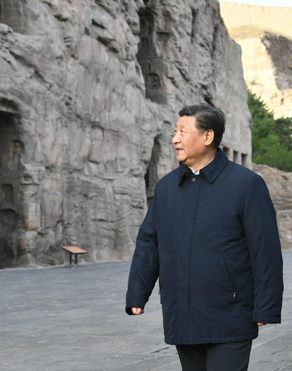 2020年5月11日，习近平总书记在山西云冈石窟实地了解历史文化遗产保护情况。新华社记者 谢环驰 摄