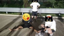 看着都疼!广东民警缉毒时手指折断 鲜血染红警服 看着都疼!广东民警缉毒时手指折断 鲜血染红警服