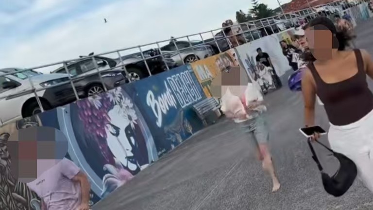 连线悉尼海滩枪案的中国籍亲历者：离枪手百来米还以为放烟花