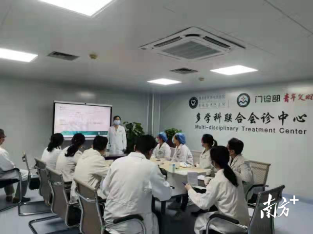 广东省第二人民医院多学科联合综合门诊会诊现场。
