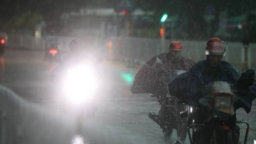 “海葵”逐渐靠近！今夜粤东沿海将迎暴雨