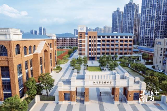 江门市华侨中学新校区“上新”，提供优质学位1800个。江门市教育局供图