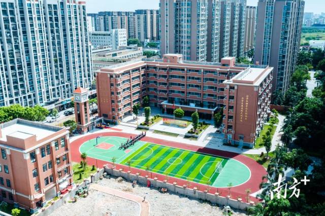 汕头市龙湖区经纬源小学今年秋季正式投入使用，为市民提供更多家门口的优质教育资源。受访者供图