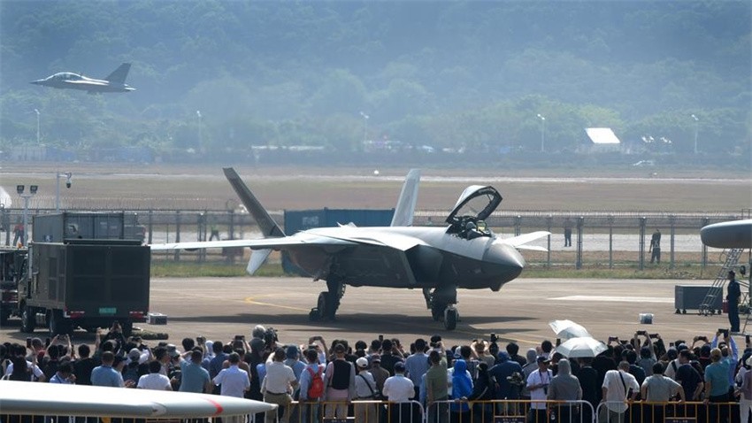 Zhuhai: caças furtivos da China e da Rússia encenam apresentação durante o Airshow China