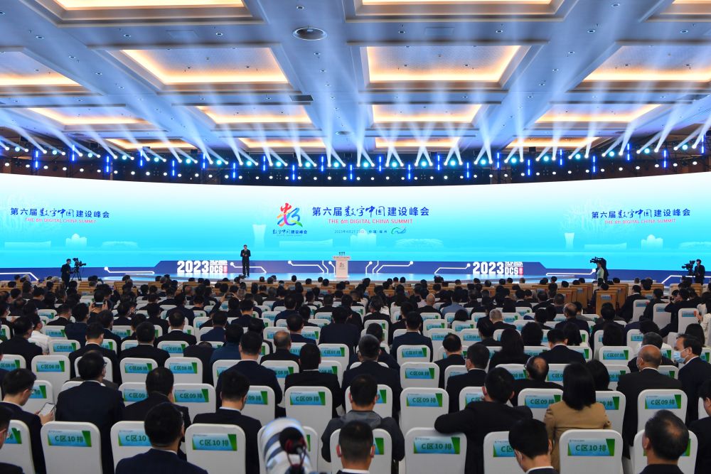 4月27日拍摄的第六届数字中国建设峰会开幕式现场。新华社记者 姜克红 摄