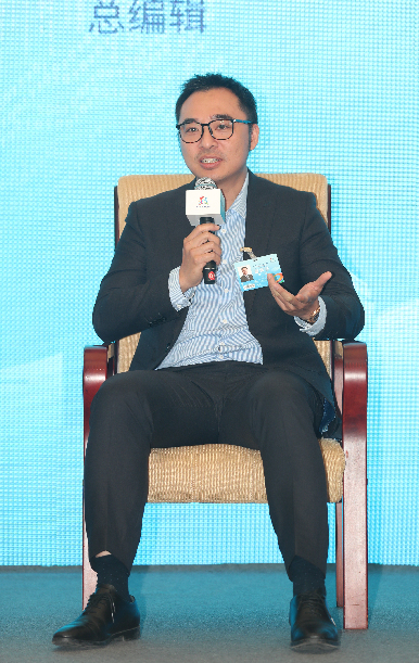 完美世界控股集团总编辑伊迪在圆桌对话。新华网 陈杰摄