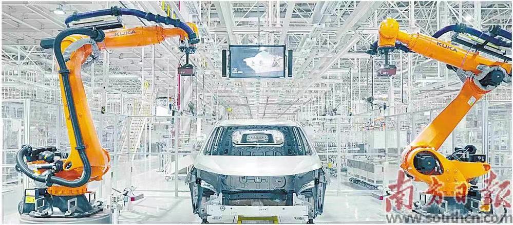 一季度末，广东制造业贷款增速达25.4%，创历史新高。图为广汽埃安智能生态工厂生产线。南方日报记者 张梓望 摄　　