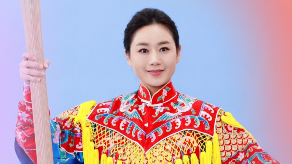 曾小敏手持火炬1秒变装为十五运会打call，这气场绝了！