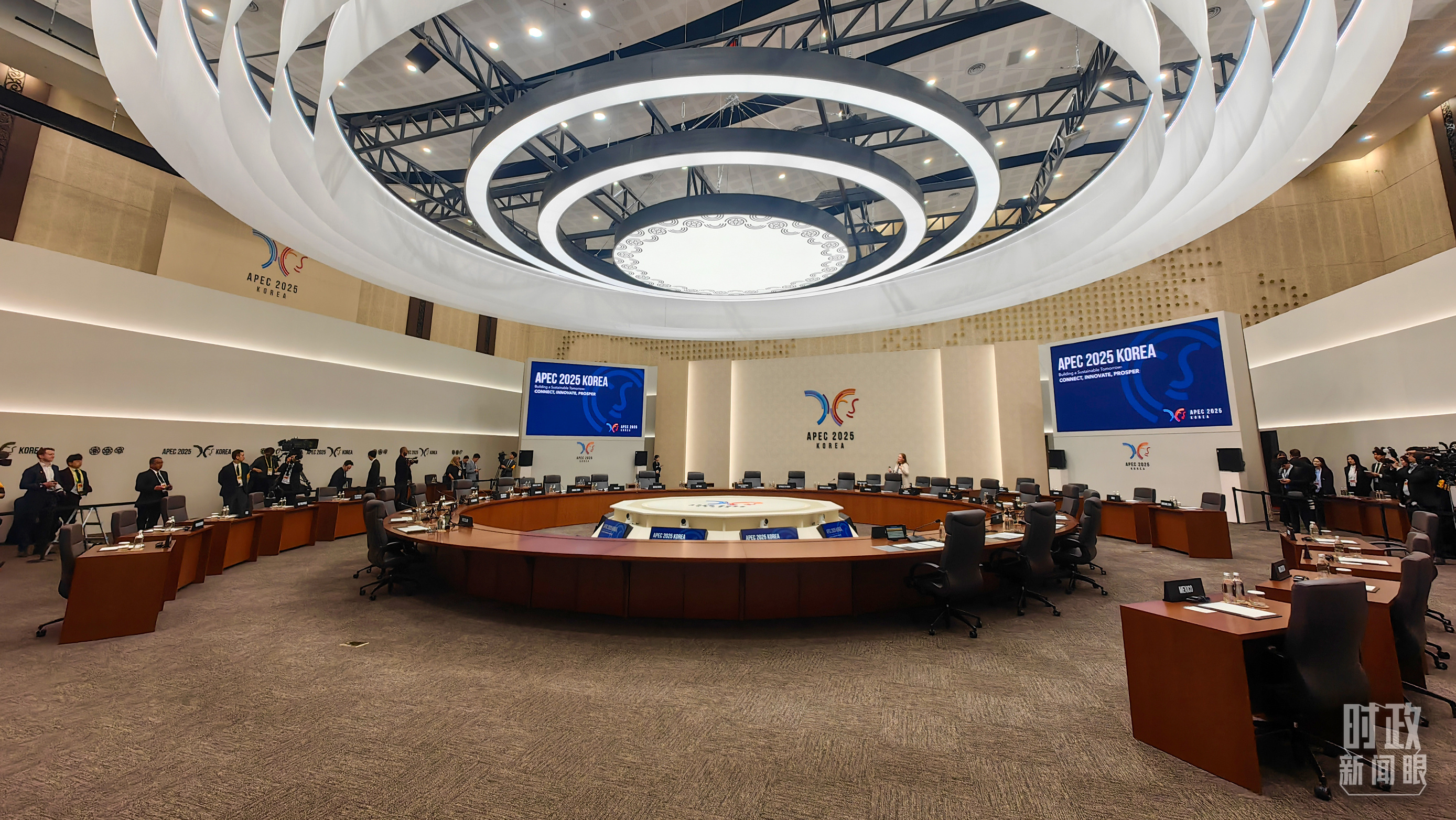 △APEC第三十二次领导人非正式会议第二阶段会议会场。（总台央视记者段德文拍摄）