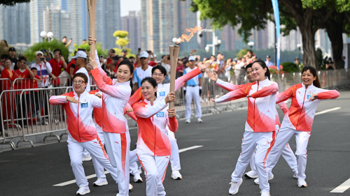 燃冰成炬，同心传递！十五运会圣火照见大湾区多元、融合与硬核未来