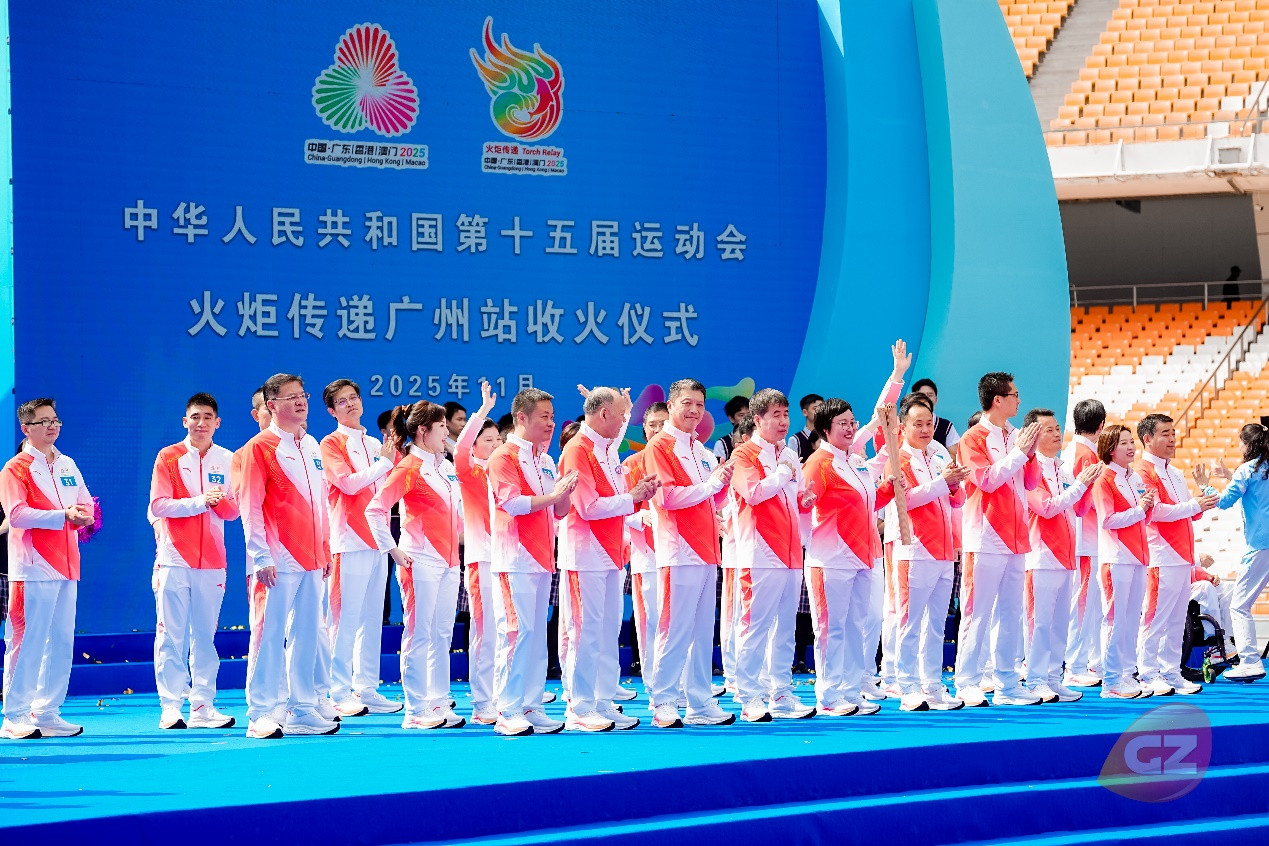 十五运会火炬传递现场