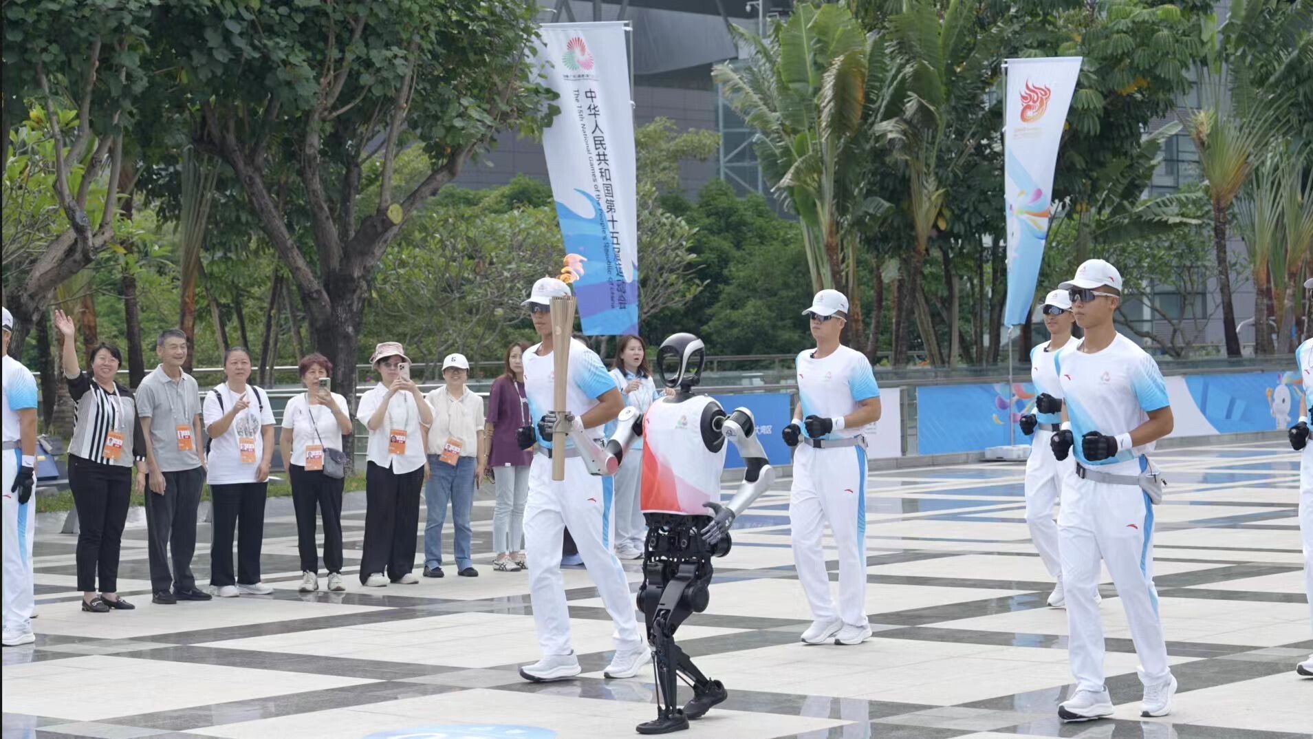 Humanoid 'Kuafu' debuts as special torchbearer at 15th National Games relay in Shenzhen