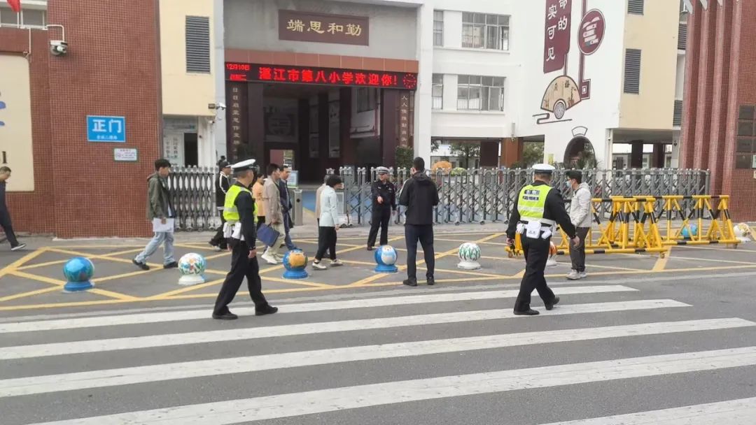 检查组到湛江市第八小学开展检查工作