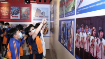 庆祝香港回归25周年大型主题展吸引大批香港师生观看 庆祝香港回归25周年大型主题展吸引大批香港师生观看