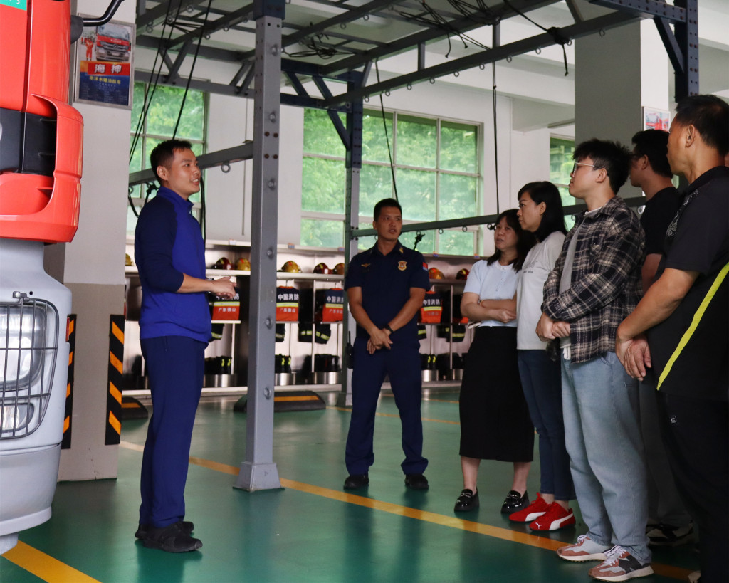 装备体验。通讯员摄