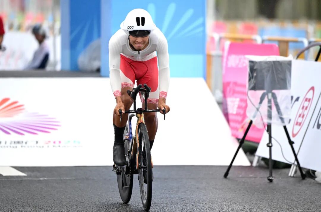 山东队选手苗城硕在比赛中。