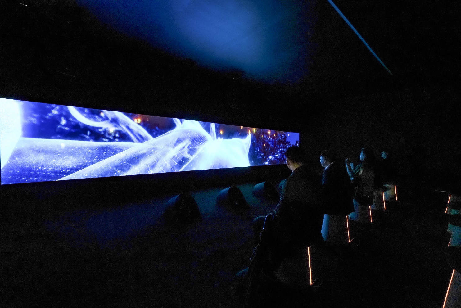 触感沉浸自然空间《虫鸣幻林INSECTOPIA》