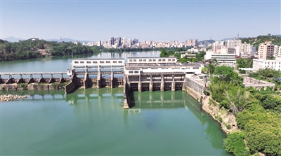 不唯学历唯能力 高中生当上车间主任