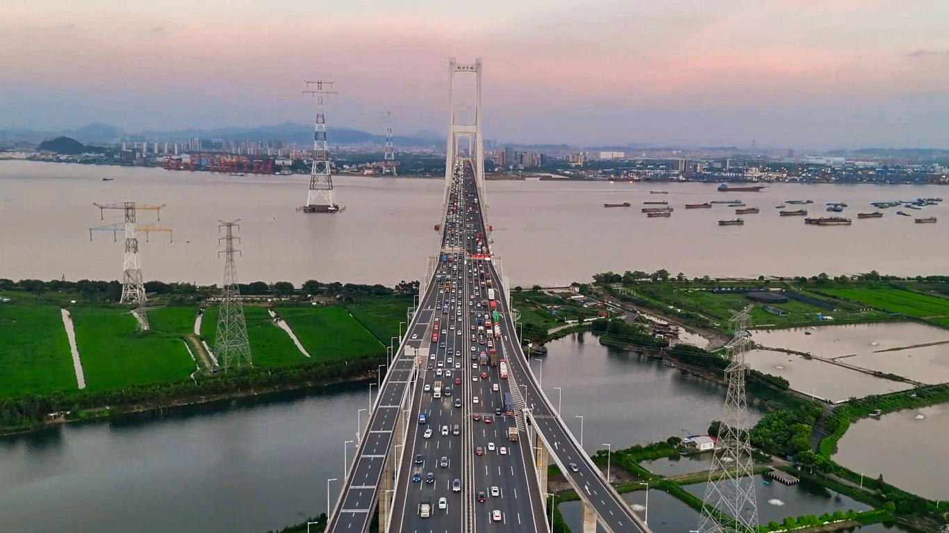 国庆中秋假期首日，全省高速公路车流量再破千万、创新高！