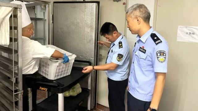 风雨无阻筑防线 全程护航十五运会