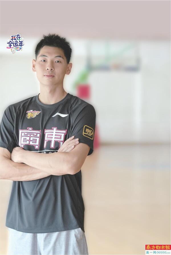 身着广东队训练服的崔永熙。新赛季他将身披广东男篮24号战袍。 　　南都记者 林耀华 摄