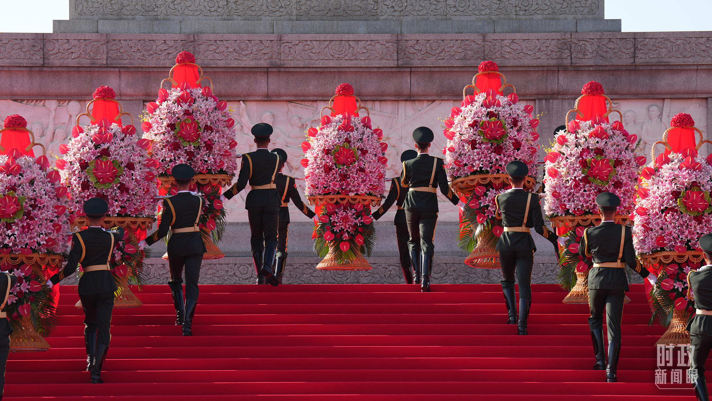 △烈士纪念日向人民英雄敬献花篮仪式现场。（总台记者李晋拍摄）